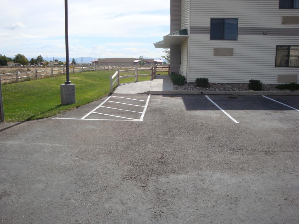 Travelodge By Wyndham Milford Exterior photo